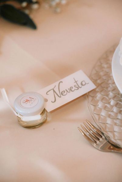 Wedding place setting with a name card